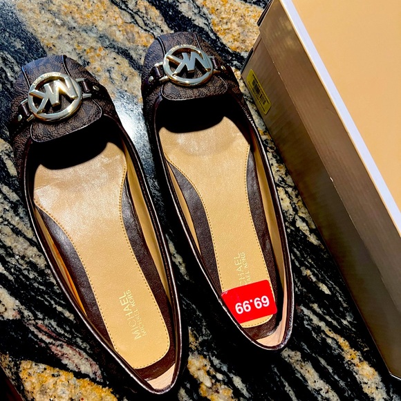 Michael Kors MK Logo flat Ballet shoes 6.5 - Picture 1 of 4
